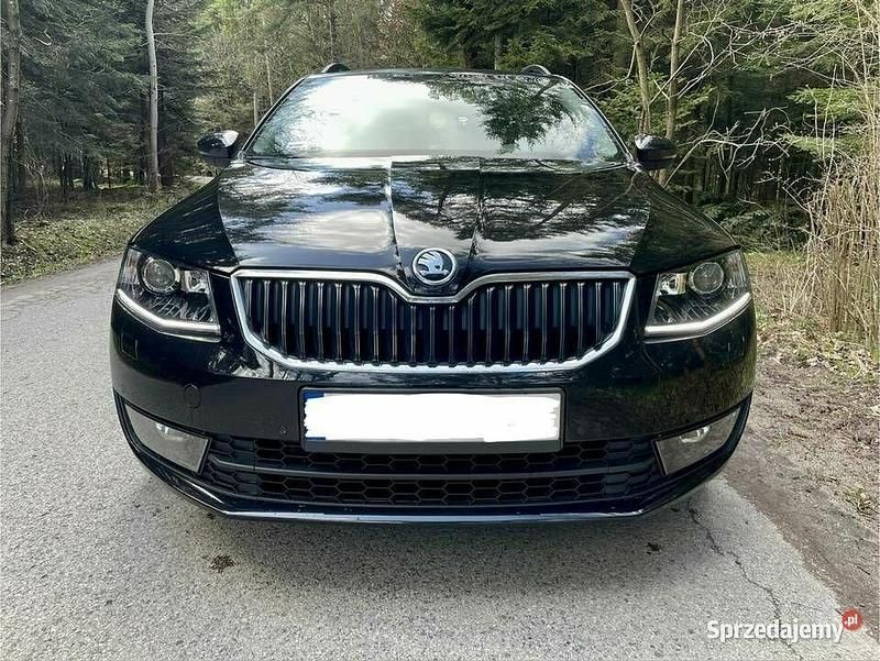 Czarny Używany 2016 Skoda Octavia Kombi | 38 800 zł (Dość drogi) - Obraz 1/4