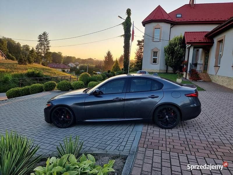 Grafitowy Używany 2020 Alfa Romeo Giulia Sedan/Limuzyna | 98 000 zł (Dobra cena) - Obraz 1/4