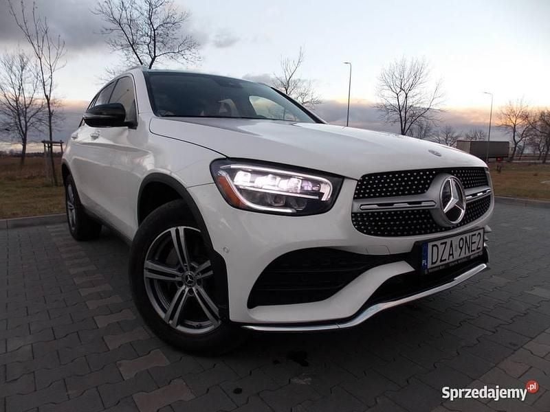 Biały Używany 2022 Mercedes GLC300 AMG SUV | 155 000 zł (Super Cena) - Obraz 1/4
