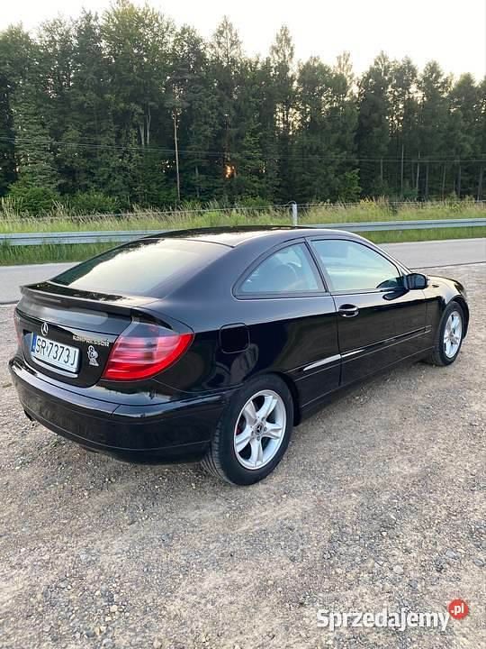 Używany Mercedes C180 2002 Czarny Coupe