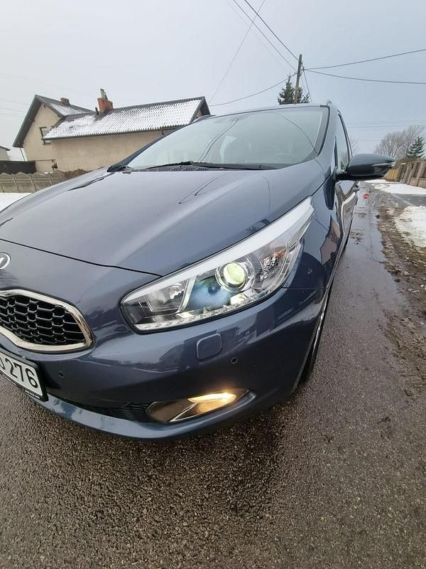 Używany Kia Ceed 128 KM (94 kW) 2014 Niebieski Hatchback