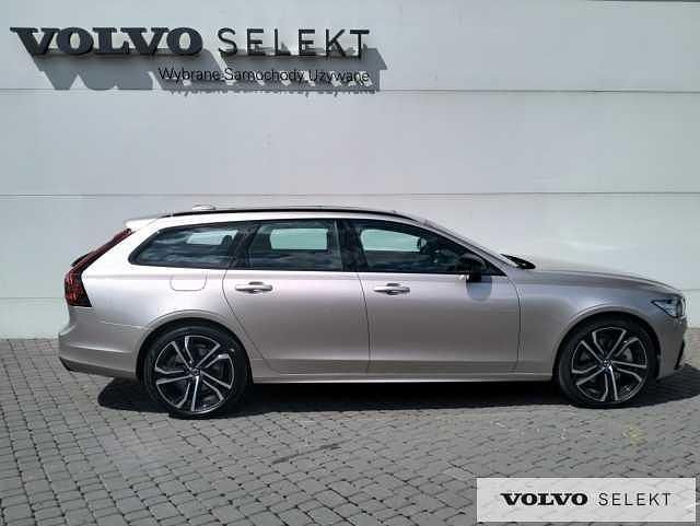 Używany Volvo V90 455 KM (334 kW) 2025 Szary Kombi