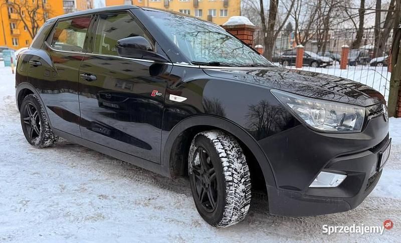 Używany Ssangyong (KGM) Tivoli Quartz 2016 Czarny SUV