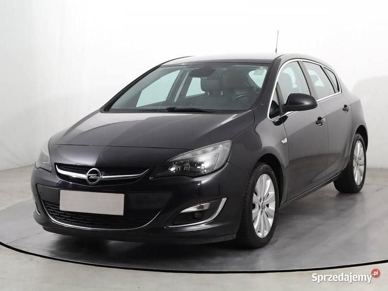 Używany Opel Astra 140 KM (102 kW) 2015 Czarny Hatchback