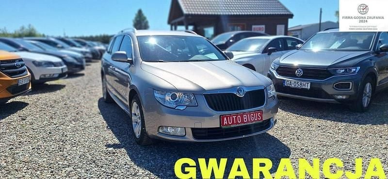 Szary (metalik) Używany 2011 Skoda Superb Kombi | 27 900 zł (Super Cena) - Obraz 1/4