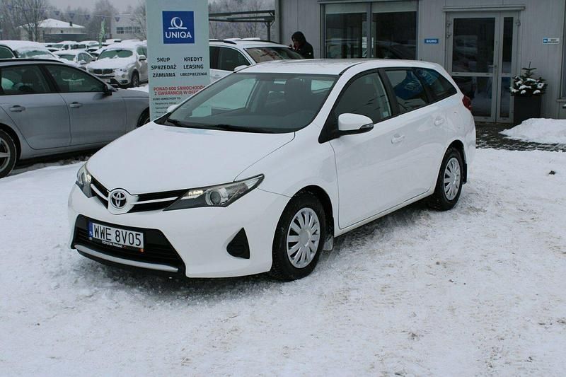 Używany Toyota Auris 90 KM (66 kW) 2015 Biały Kombi