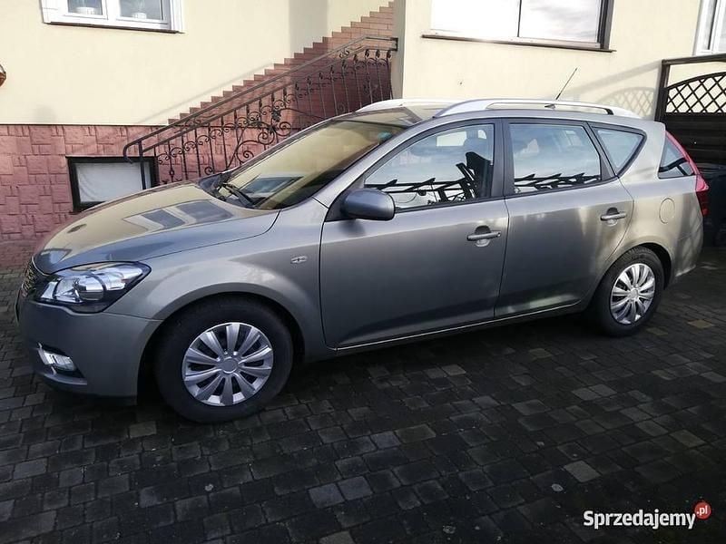 Używany Kia Ceed 2011 Beżowy Hatchback