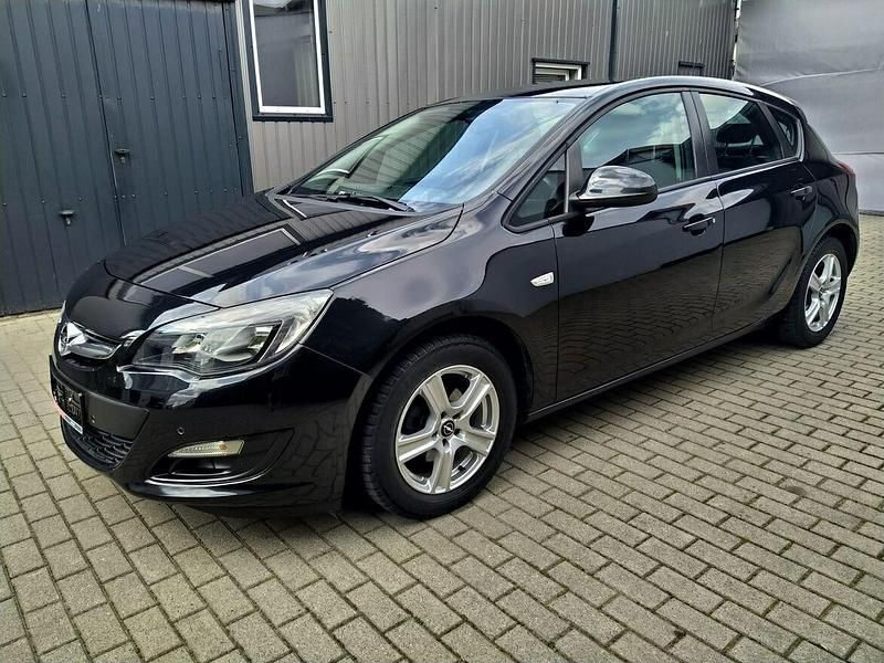 Używany Opel Astra 120 KM (88 kW) 2014 Czarny Hatchback