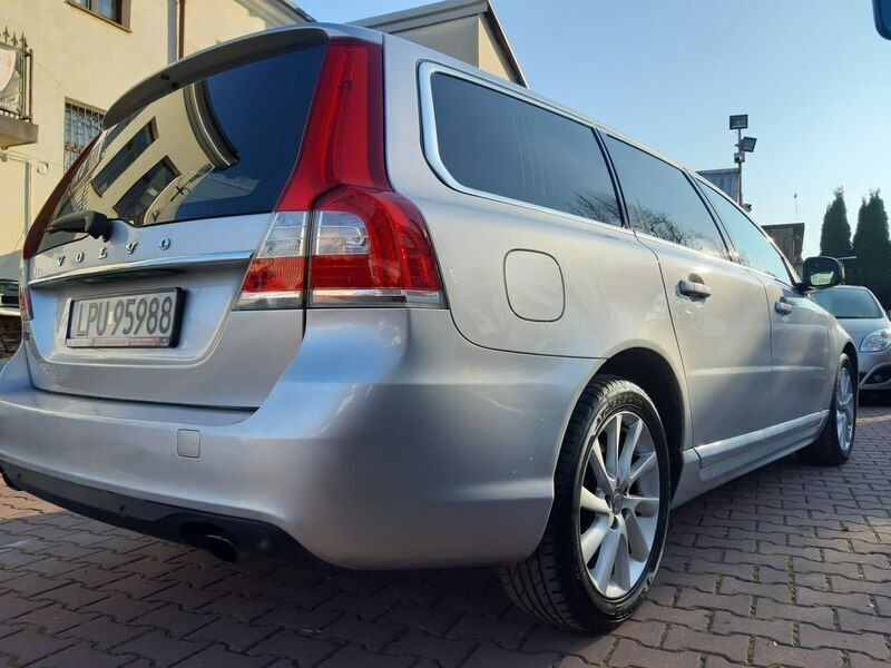 Srebrny Używany 2015 Volvo V70 Kombi | 42 900 zł - Obraz 1/4