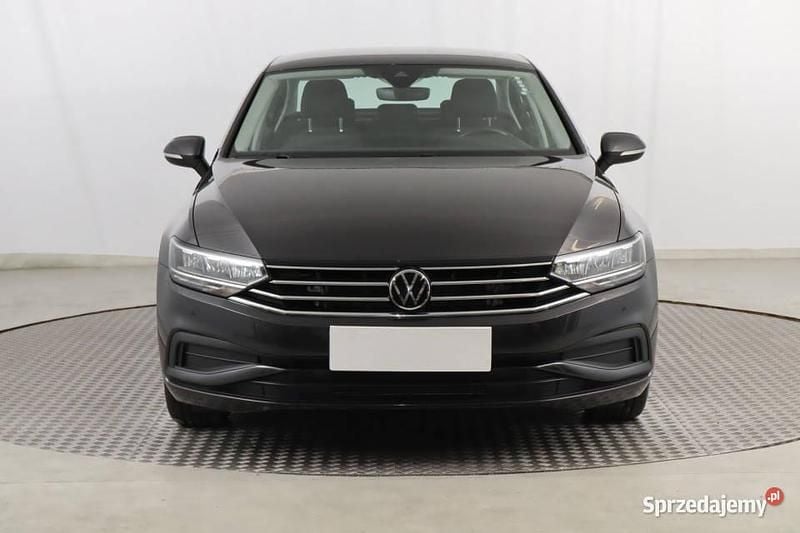 Szary Używany 2021 VW Passat Sedan/Limuzyna | 68 999 zł (Dobra cena) - Obraz 1/4