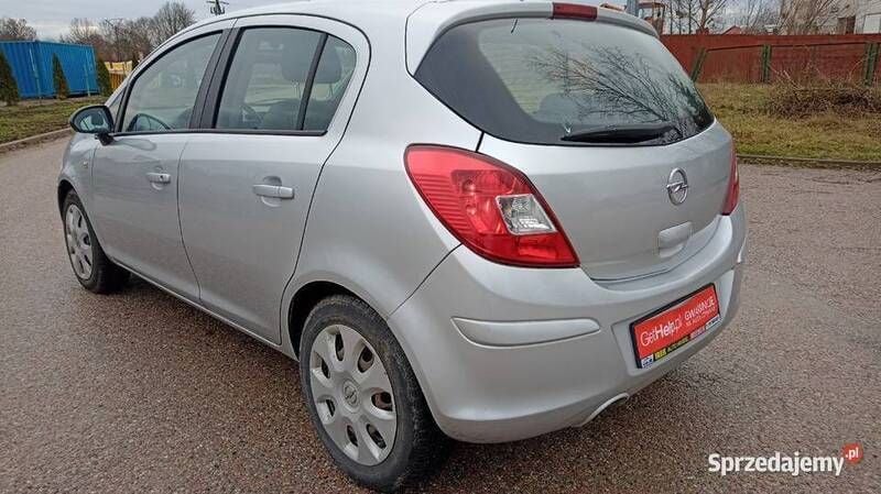 Używany Opel Corsa 75 KM (55 kW) 2014 Srebrny Hatchback