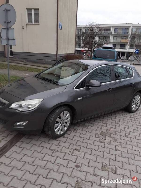 Używany Opel Astra Cosmo 2010 Szary Hatchback
