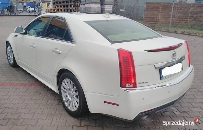 Biały Używany 2011 Cadillac CTS Sedan/Limuzyna | 38 500 zł - Obraz 1/4