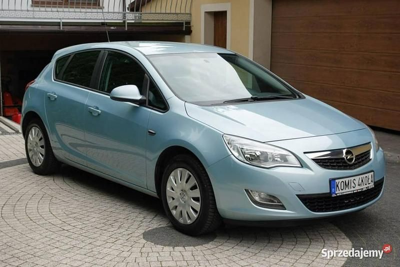 Używany Opel Astra 140 KM (102 kW) 2010 Niebieski Hatchback