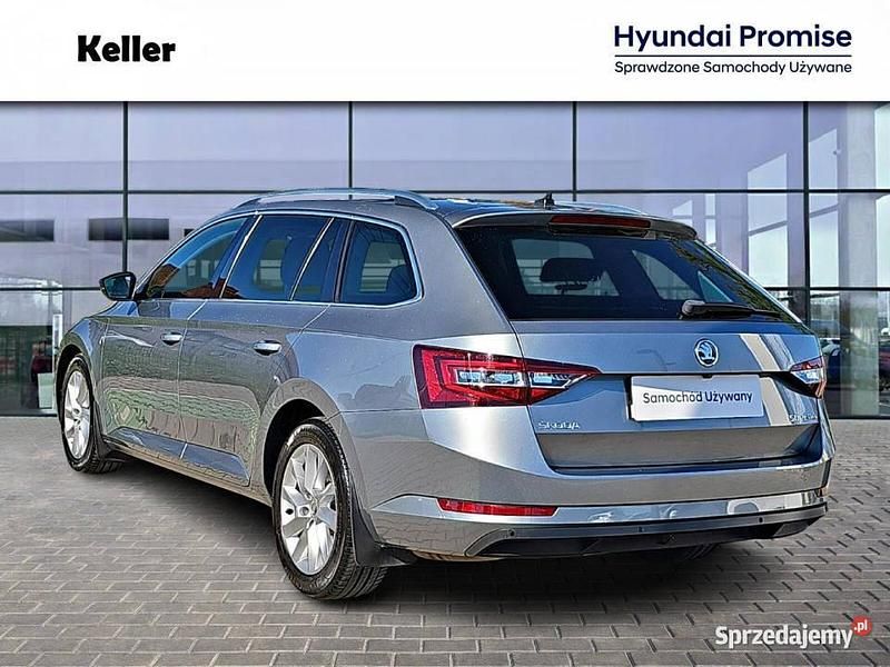 Używany Skoda Superb 2016 Szary Kombi
