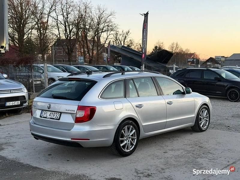 Używany Skoda Superb 105 KM (77 kW) 2014 Srebrny Kombi
