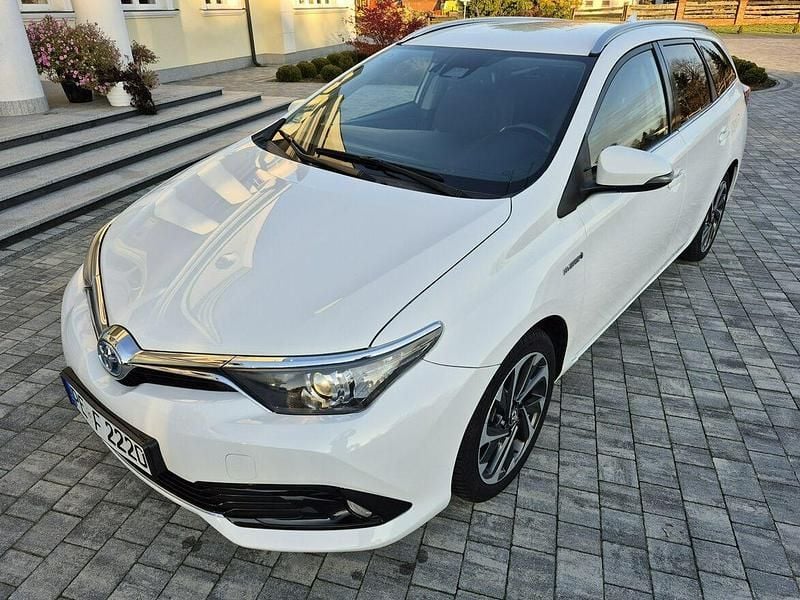 Używany Toyota Auris 2018 Biały Hatchback