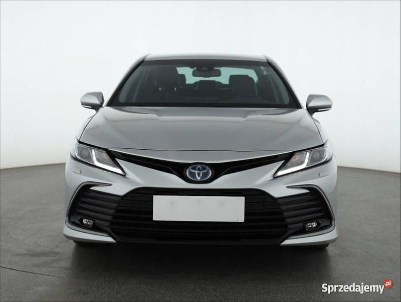 Srebrny Używany 2021 Toyota Camry Sedan/Limuzyna | 109 999 zł (Uczciwa cena) - Obraz 1/4