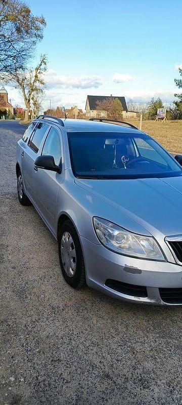Używany Skoda Octavia 105 KM (77 kW) 2012 Srebrny Kombi