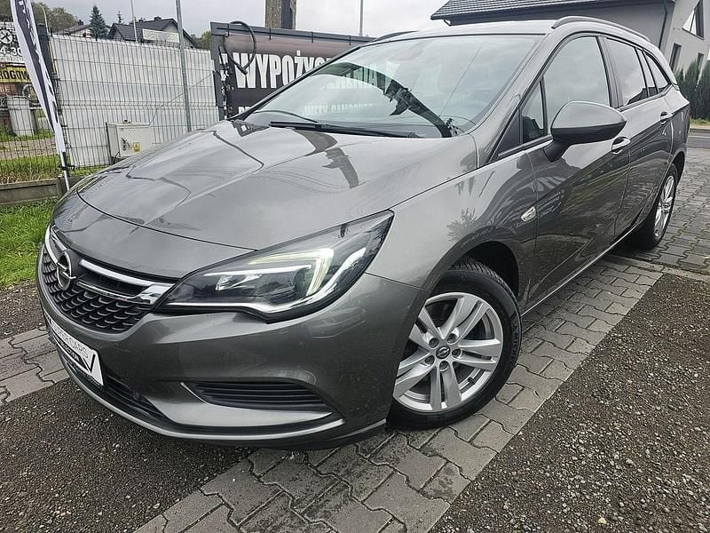 Szary (metalik) Używany 2018 Opel Astra Kombi | 34 999 zł (Uczciwa cena) - Obraz 1/4