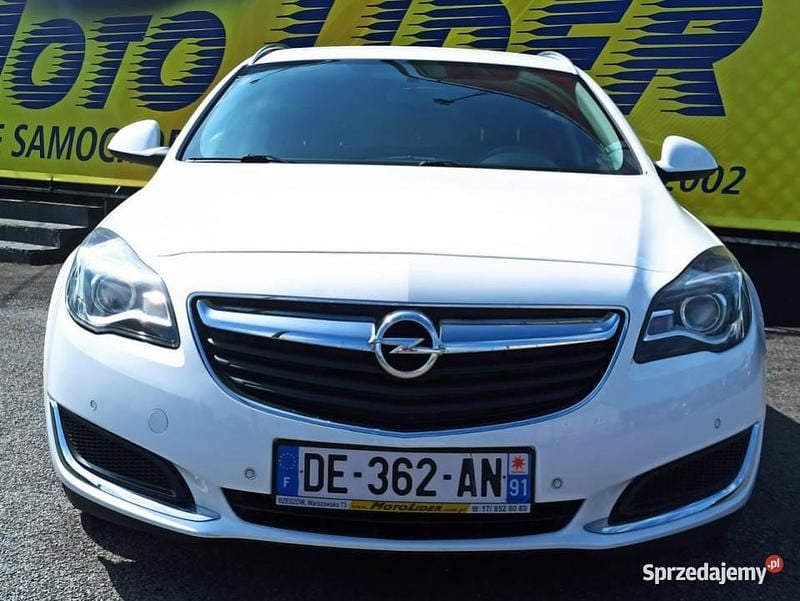 Biały Używany 2016 Opel Insignia Kombi | 37 900 zł (Uczciwa cena) - Obraz 1/4