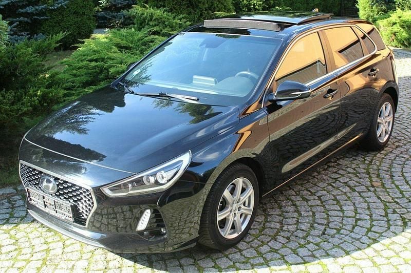 Używany Hyundai i30 Intro Edition 140 KM (102 kW) 2017 Czarny Hatchback