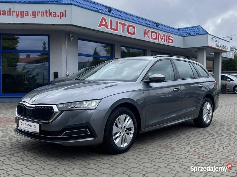 Szary Używany 2022 Skoda Octavia Kombi | 89 900 zł (Drogi) - Obraz 1/4