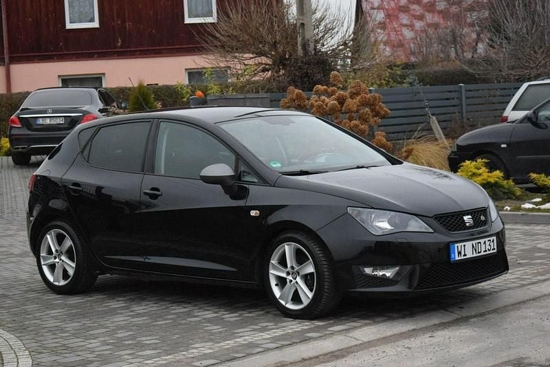 Czarny Używany 2014 Seat Ibiza FR Hatchback | 22 900 zł (Uczciwa cena) - Obraz 1/4