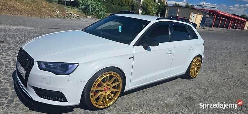 Biały Używany 2014 Audi A3 Sportback Ambiente Hatchback | 55 000 zł - Obraz 1/4