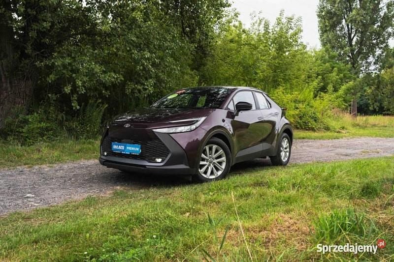 Bordowy Używany 2024 Toyota C-HR SUV | 111 999 zł (Uczciwa cena) - Obraz 1/4