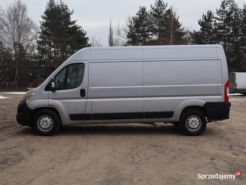 Używany Opel Movano 2023 Srebrny Van