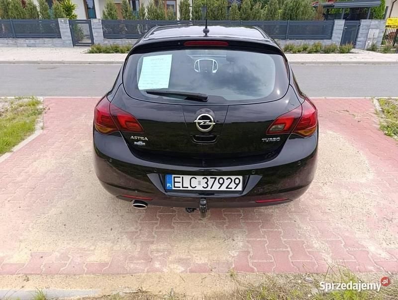 Czarny Używany 2010 Opel Astra Hatchback | 22 000 zł (Drogi) - Obraz 1/4