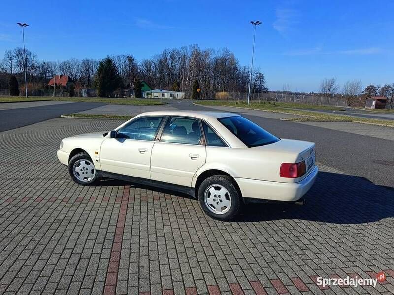 Biały Używany 1995 Audi A6 Comfort Sedan/Limuzyna | 25 500 zł - Obraz 1/4
