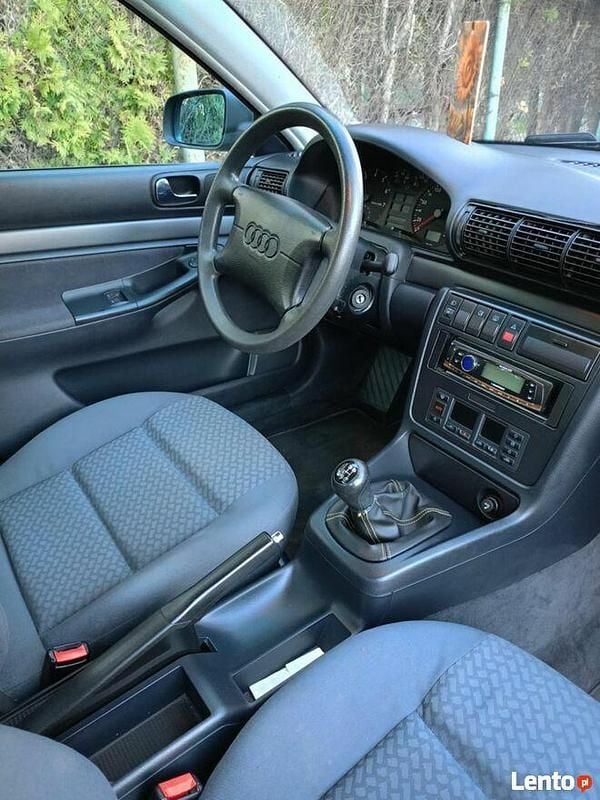 Używany Audi A4 1996 Inny kolor Sedan/Limuzyna