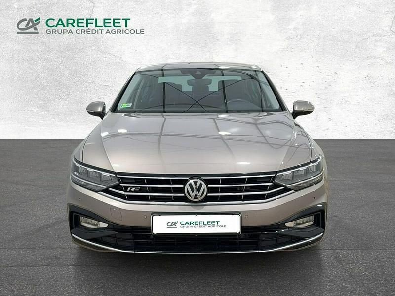 Używany VW Passat Elegance 2019 Srebrny Sedan/Limuzyna