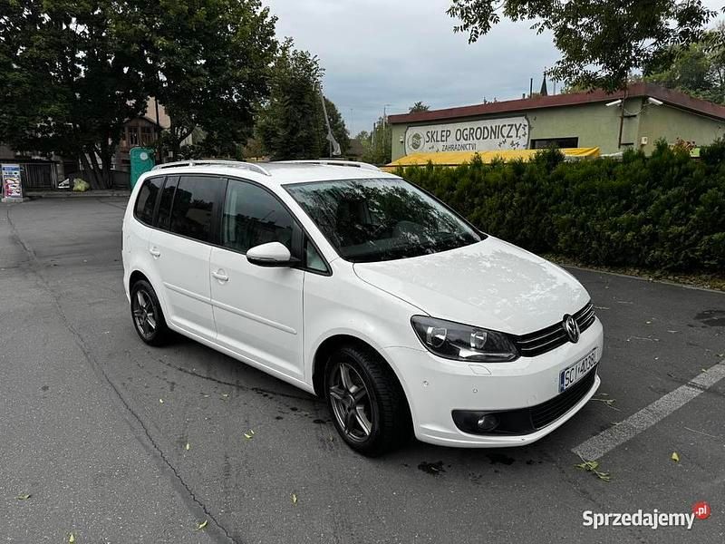 Biały Używany 2013 VW Touran Minivan | 31 000 zł (Uczciwa cena) - Obraz 1/4