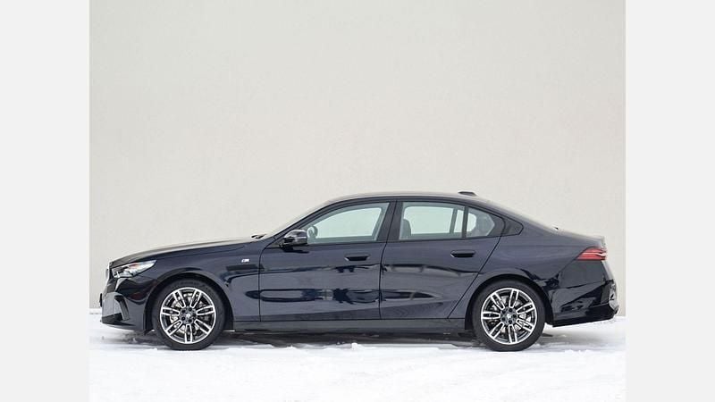 Używany BMW 520 Comfort Edition 197 KM (144 kW) 2025 Czarny carbon m metalizowany Sedan/Limuzyna
