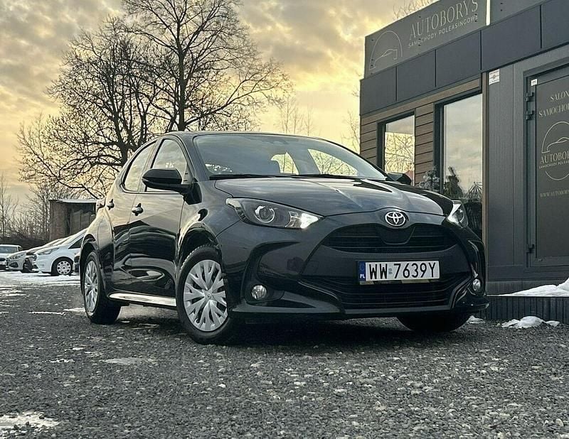 Używany Toyota Yaris 125 KM (91 kW) 2022 Czarny Hatchback