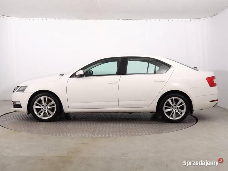 Używany Skoda Octavia 150 KM (110 kW) 2017 Biały Hatchback