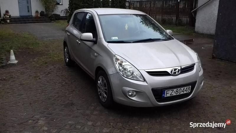Beżowy Używany 2009 Hyundai i20 Style Hatchback | 9950 zł (Uczciwa cena) - Obraz 1/4