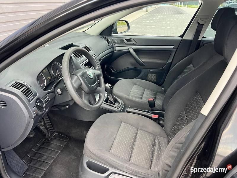 Używany Skoda Octavia 105 KM (77 kW) 2010 Czarny Hatchback