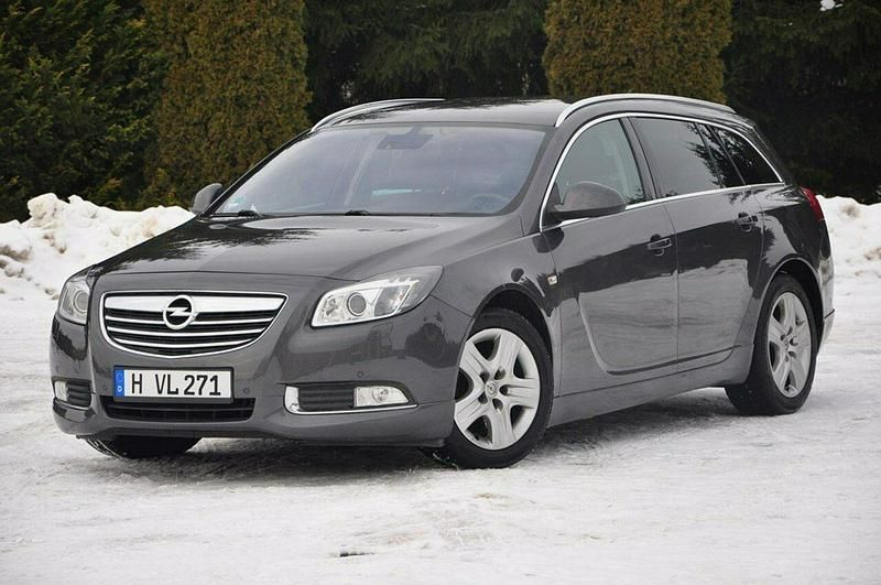 Używany Opel Insignia 220 KM (161 kW) 2010 Szary (metalik) Kombi