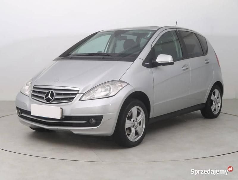 Używany Mercedes A160 2010 Srebrny Hatchback