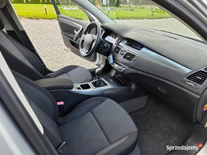 Używany Renault Laguna Expression 2010 Srebrny Hatchback