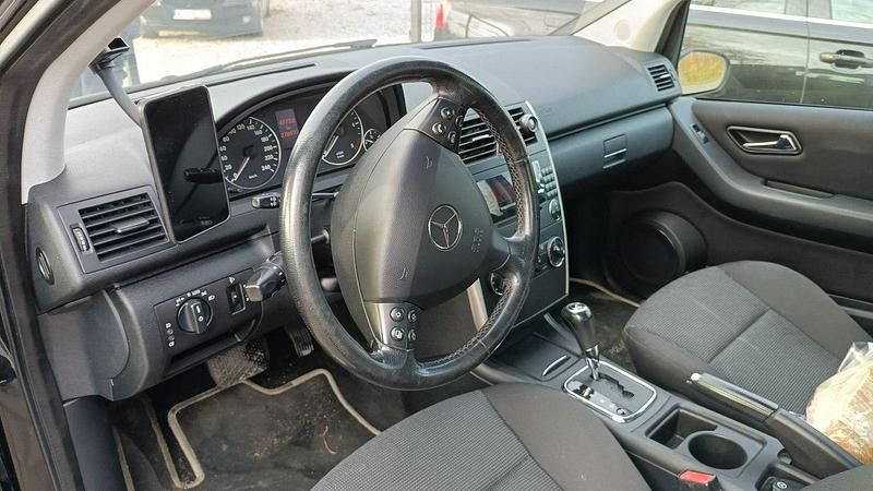 Używany Mercedes A180 109 KM (80 kW) 2008 Czarny Hatchback