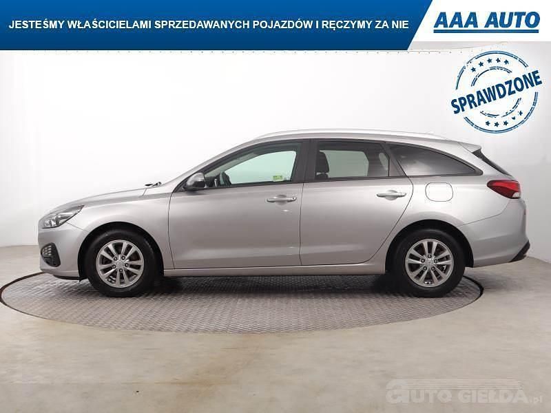 Używany Hyundai i30 120 KM (88 kW) 2022 Srebrny