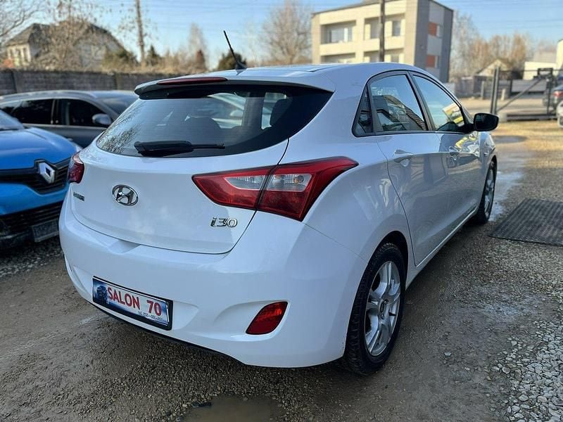 Używany Hyundai i30 90 KM (66 kW) 2016 Biały Hatchback