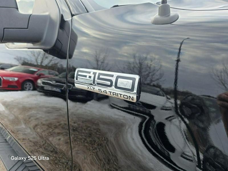 Używany Ford V8 2004 Czarny SUV