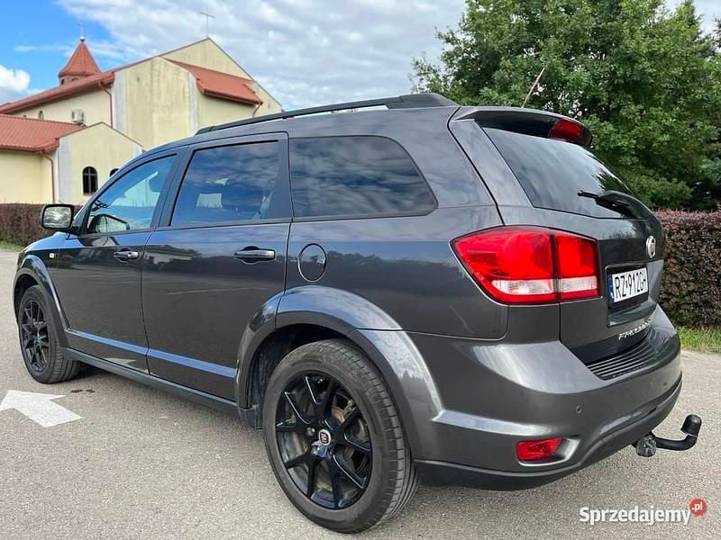 Używany 2013 Fiat Freemont SUV | 36 500 zł (Uczciwa cena) - Obraz 1/4