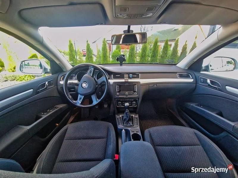 Używany Skoda Superb Ambition 2013 Srebrny Sedan/Limuzyna